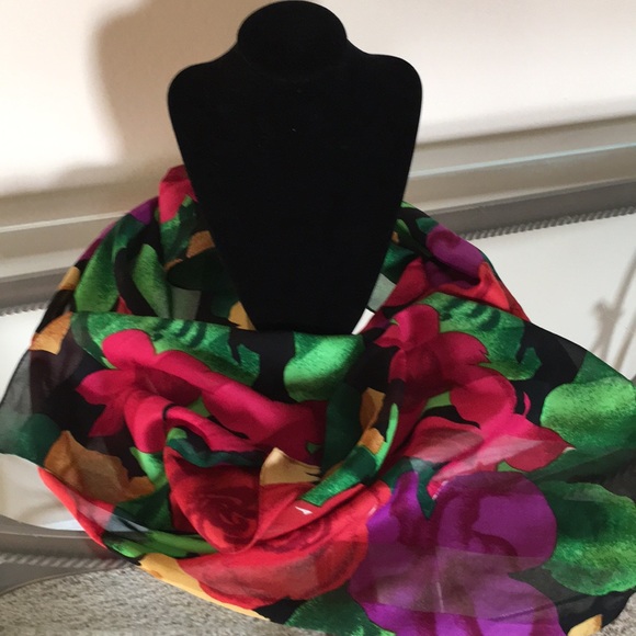 Scarf - Picture 1 of 5